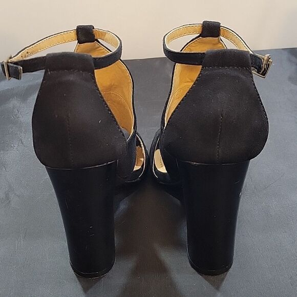 BAMBOO BLOCK HEEL ROUND TOE ADJUSTABLE BUCKLE CLOSURE SANDAL - Picture 12 of 14